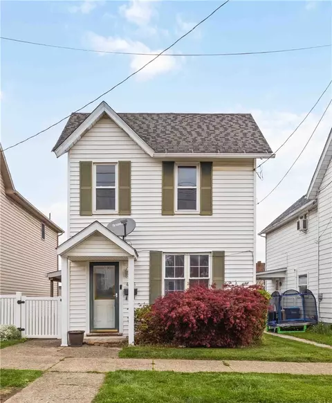 406 W Smithfield St, Mount Pleasant, PA 15666