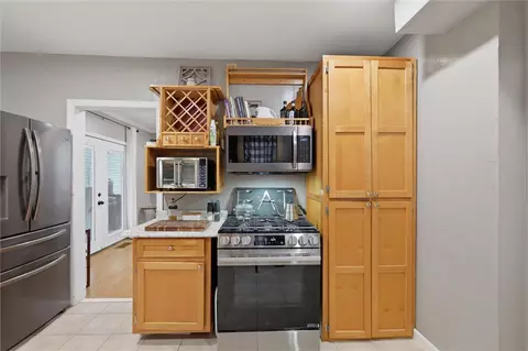 Kitchen - 64 Florida Ave, Apollo, PA 15613 photo 4 of 4