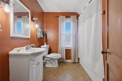 Bath - 64 Florida Ave, Apollo, PA 15613 photo 1 of 1
