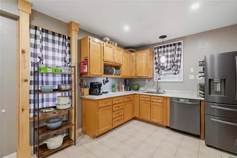 Kitchen - 64 Florida Ave, Apollo, PA 15613 photo 1 of 4