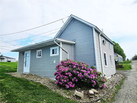 10 Eggers Ave, Belle Vernon, PA 15012