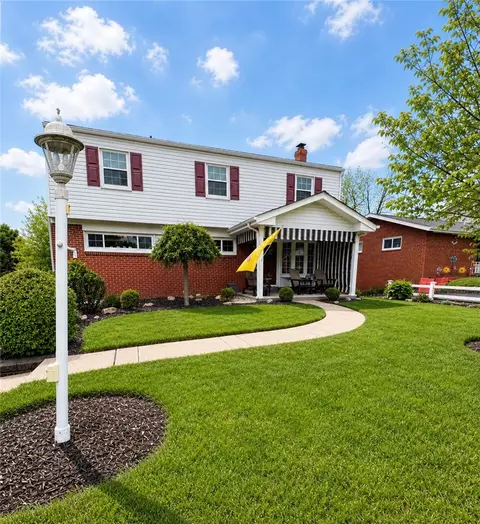 216 Woodridge Dr, Carnegie, PA 15106