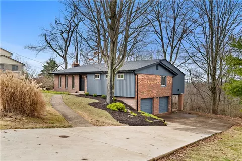 31 Collinwood Dr, Pittsburgh, PA 15215