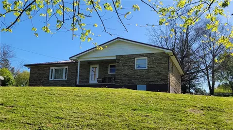 153 Spring Rd, Hollsopple, PA 15935