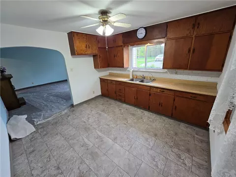 Kitchen - 3631 Sample Rd, Hermitage, PA 16148 photo 1 of 1