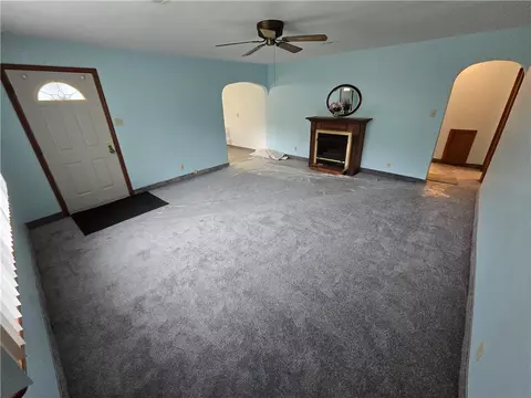 Living - 3631 Sample Rd, Hermitage, PA 16148 photo 3 of 3