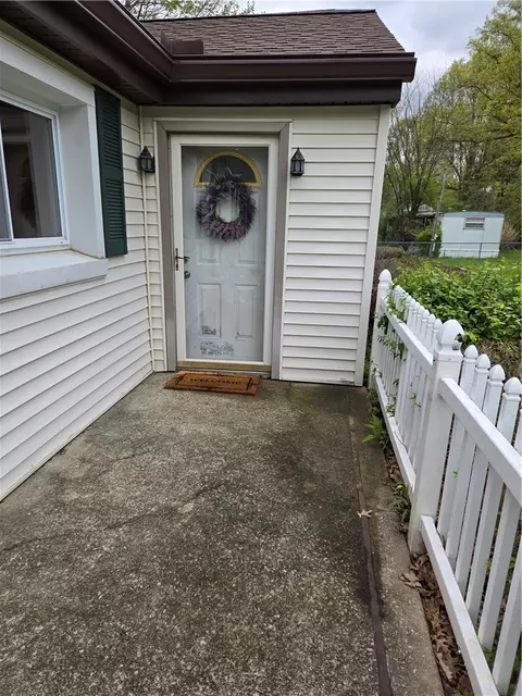 Exterior - 3631 Sample Rd, Hermitage, PA 16148 photo 2 of 10
