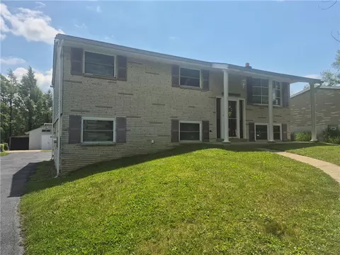 22 W Glennis Dr, Greensburg, PA 15601