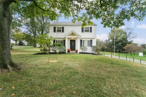 1553 Crestview Dr, Pittsburgh, PA 15237