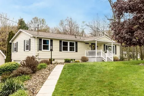 21 Patterson School Rd, Grove City, PA 16127