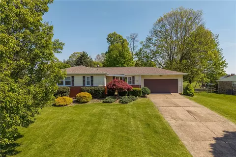 82 Webb Dr, Washington, PA 15301