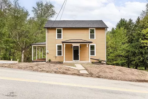 587 Upper Middletown Rd, Smock, PA 15480