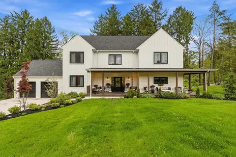 113 Elm Grove Dr, Mcmurray, PA 15317