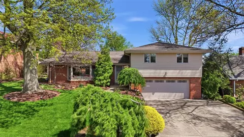 1193 Lakemont Dr, Pittsburgh, PA 15243
