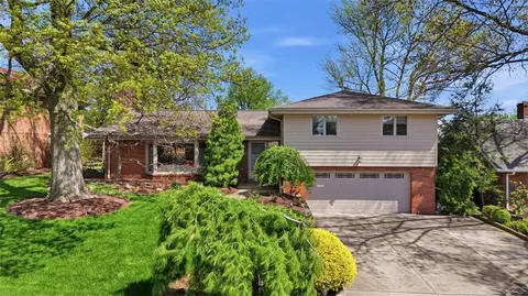 1193 Lakemont Dr, Pittsburgh, PA 15243