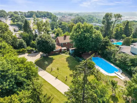 204 Glenburn Dr, Pittsburgh, PA 15236