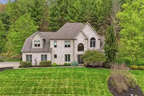 1560 Barrington Dr, Wexford, PA 15090