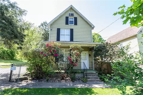 1213 Mccormick Ave, Connellsville, PA 15425