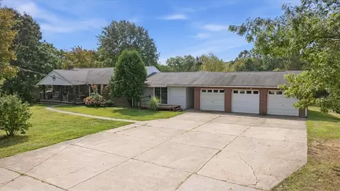 130 Fobes Dr, Clinton, PA 15026
