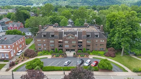 316 Beaver St #402, Sewickley, PA 15143