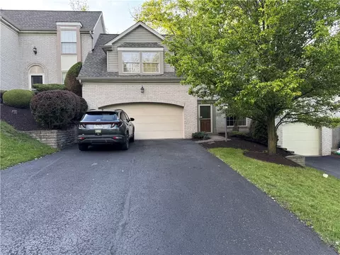 202 Parkview Dr, Pittsburgh, PA 15236