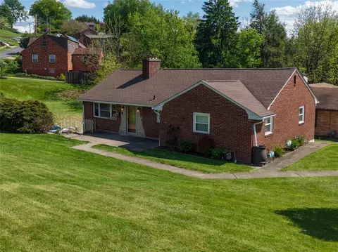504 Rolling Green Dr, Bethel Park, PA 15102