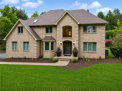 1005 Fairway Oaks Dr, Jeannette, PA 15644