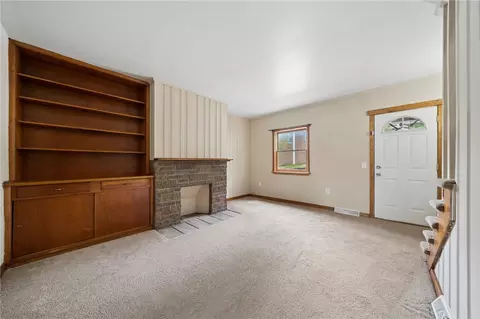 Living - 680 Main St, Irwin, PA 15642 photo 6 of 6