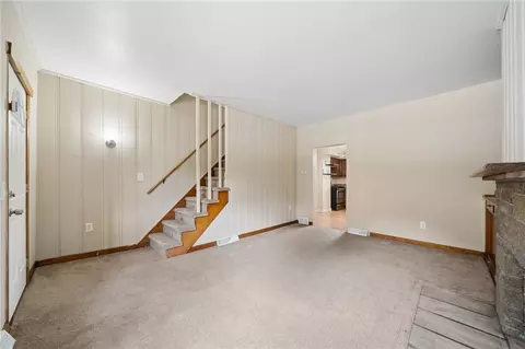 Living - 680 Main St, Irwin, PA 15642 photo 1 of 6
