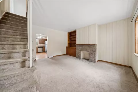 Living - 680 Main St, Irwin, PA 15642 photo 2 of 6