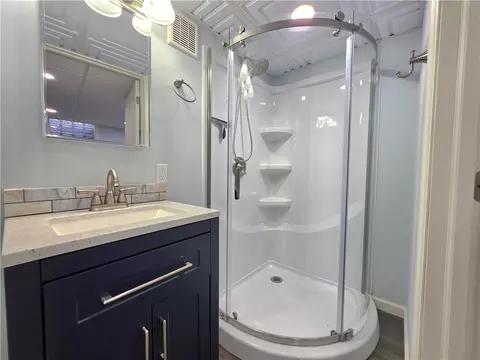 Bath - 13320 Saint Clair Dr, Irwin, PA 15642 photo 3 of 3
