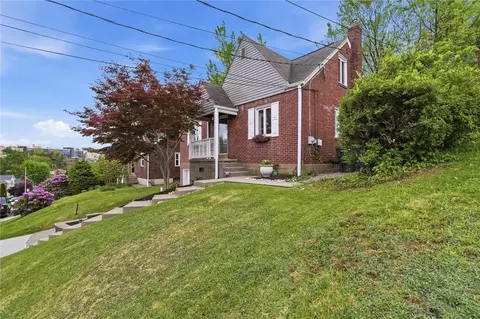 4580 Echo Glen Dr, Pittsburgh, PA 15236