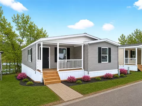 15 Surf Dr, Bunola, PA 15020