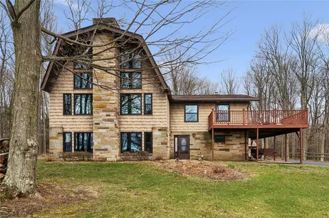 214 Ridgeview Dr, Salix, PA 15952