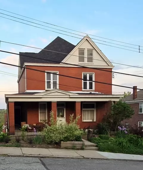 1646 Dellrose St, Pittsburgh, PA 15210