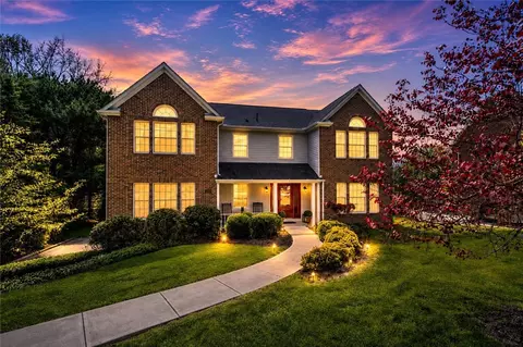 102 Foxwood Dr, Wexford, PA 15090
