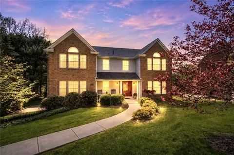 102 Foxwood Dr, Wexford, PA 15090