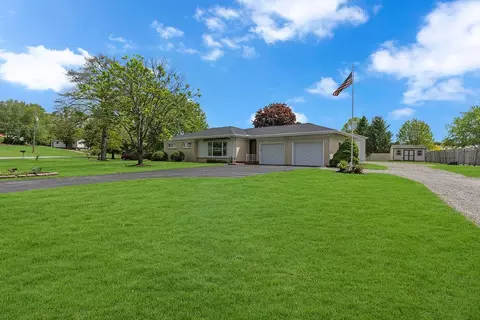 102 Pinecrest Dr, Beaver Falls, PA 15010
