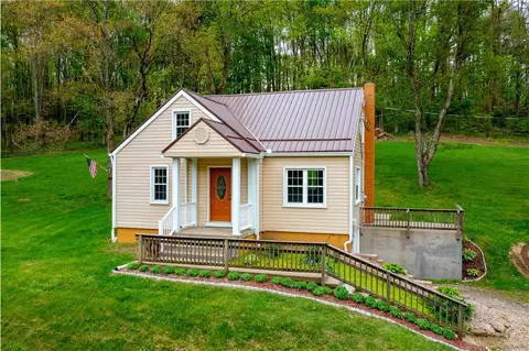 973 Blackhawk Rd, Beaver Falls, PA 15010