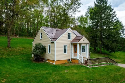 973 Blackhawk Rd, Beaver Falls, PA 15010
