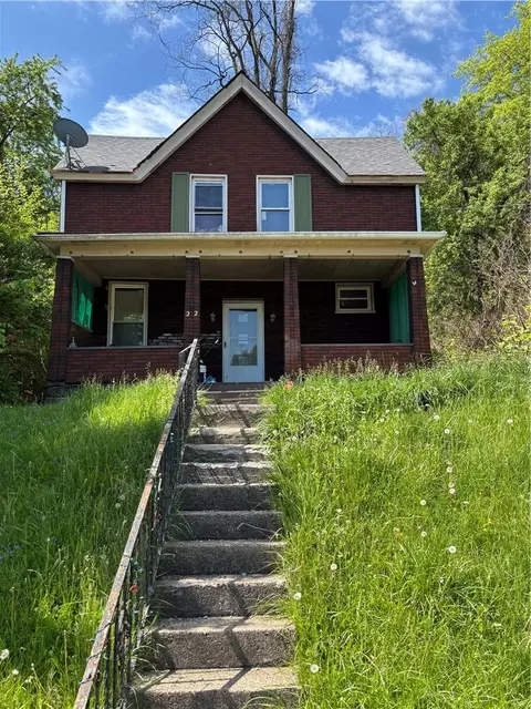 22 Sprague St, Wilmerding, PA 15148