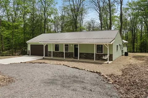114 Wood St, New Castle, PA 16102