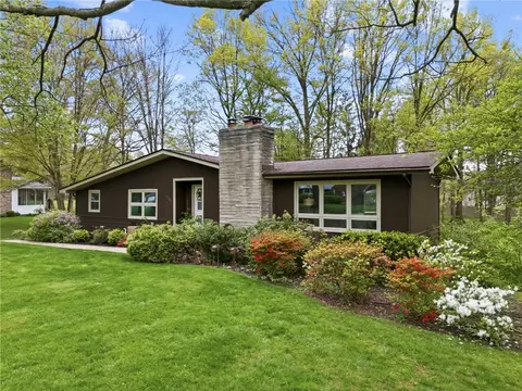 3300 Rosemary Ln, Hermitage, PA 16148