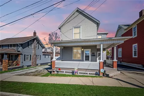 6 W Market St, Burgettstown, PA 15021