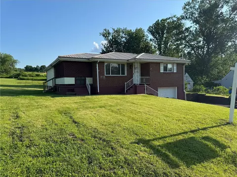 126 Holly Pl, Mount Pleasant, PA 15666