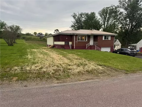 126 Holly Pl, Mount Pleasant, PA 15666