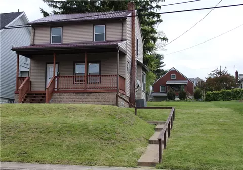428 Pershing Dr, New Kensington, PA 15068