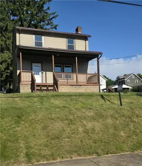 428 Pershing Dr, New Kensington, PA 15068