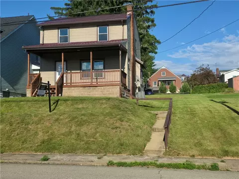 428 Pershing Dr, New Kensington, PA 15068