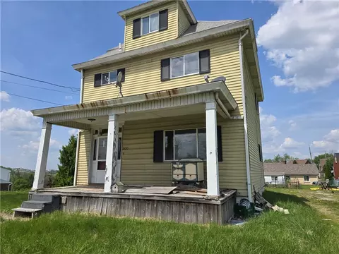 2620 Skyline Dr, West Mifflin, PA 15122